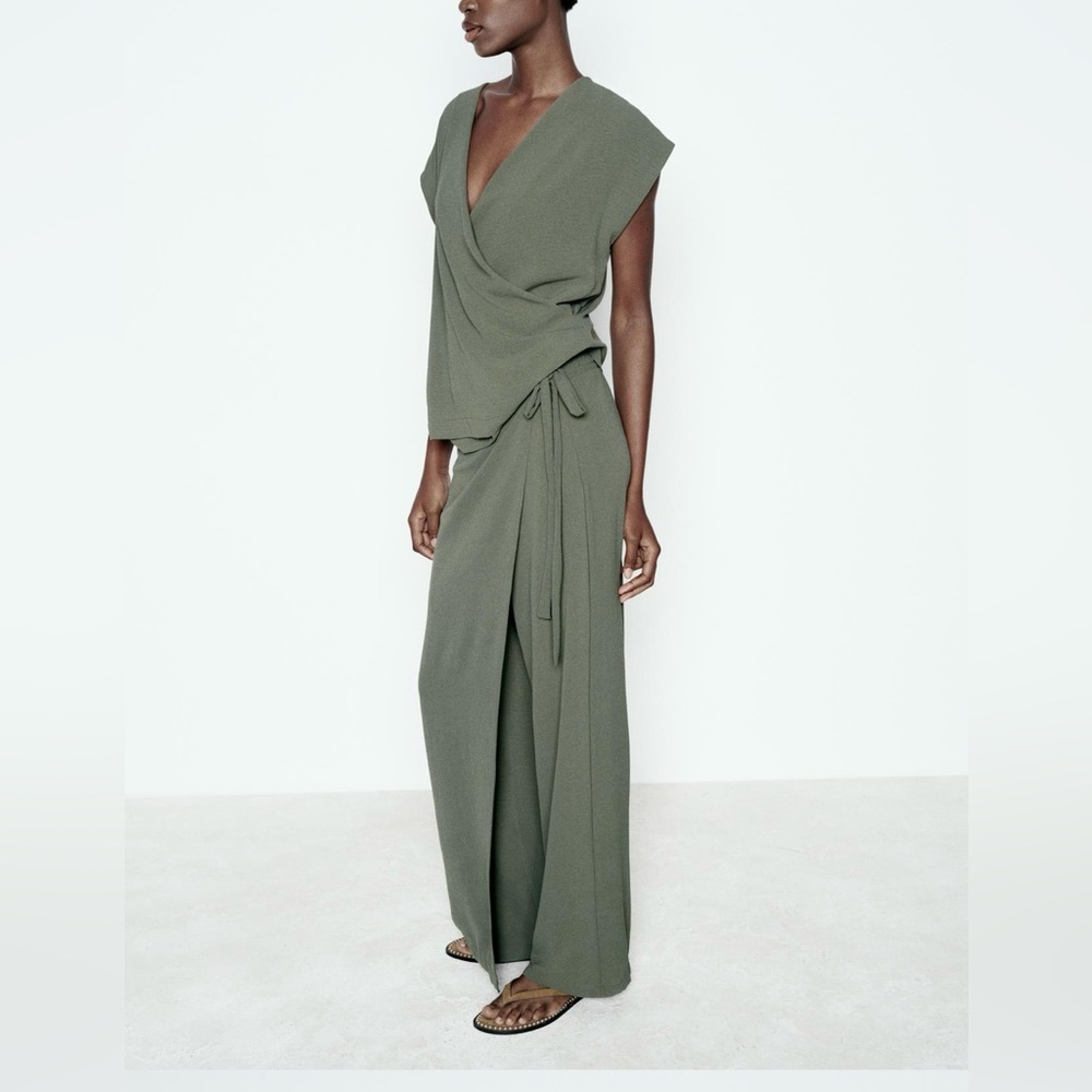 Zara suit 2 pieces  (top and pants) NWOT in olive 🫒 green